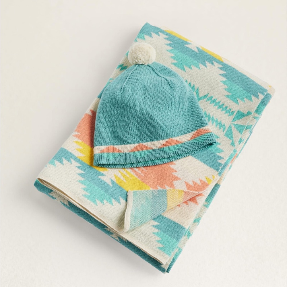 Pendleton Knit Sherpa Blanket and Hat Set